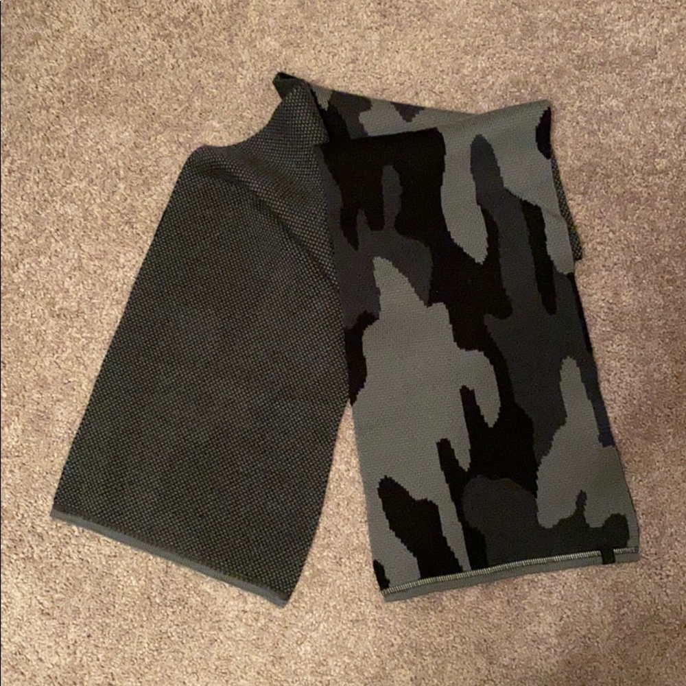Lululemon scarf.